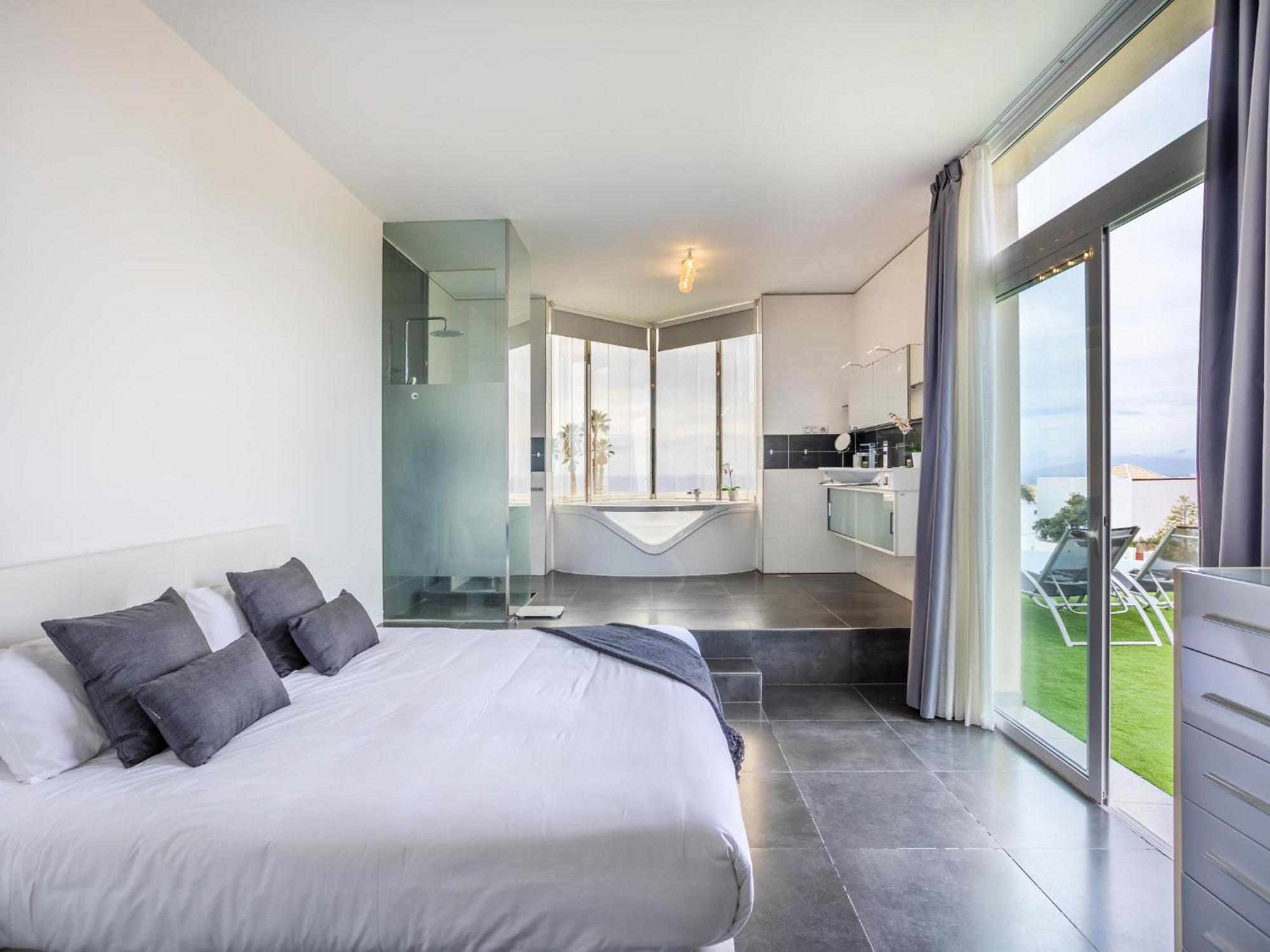 Villa Olbia Charming Dreamview With Jacuzzi 아데제 외부 사진