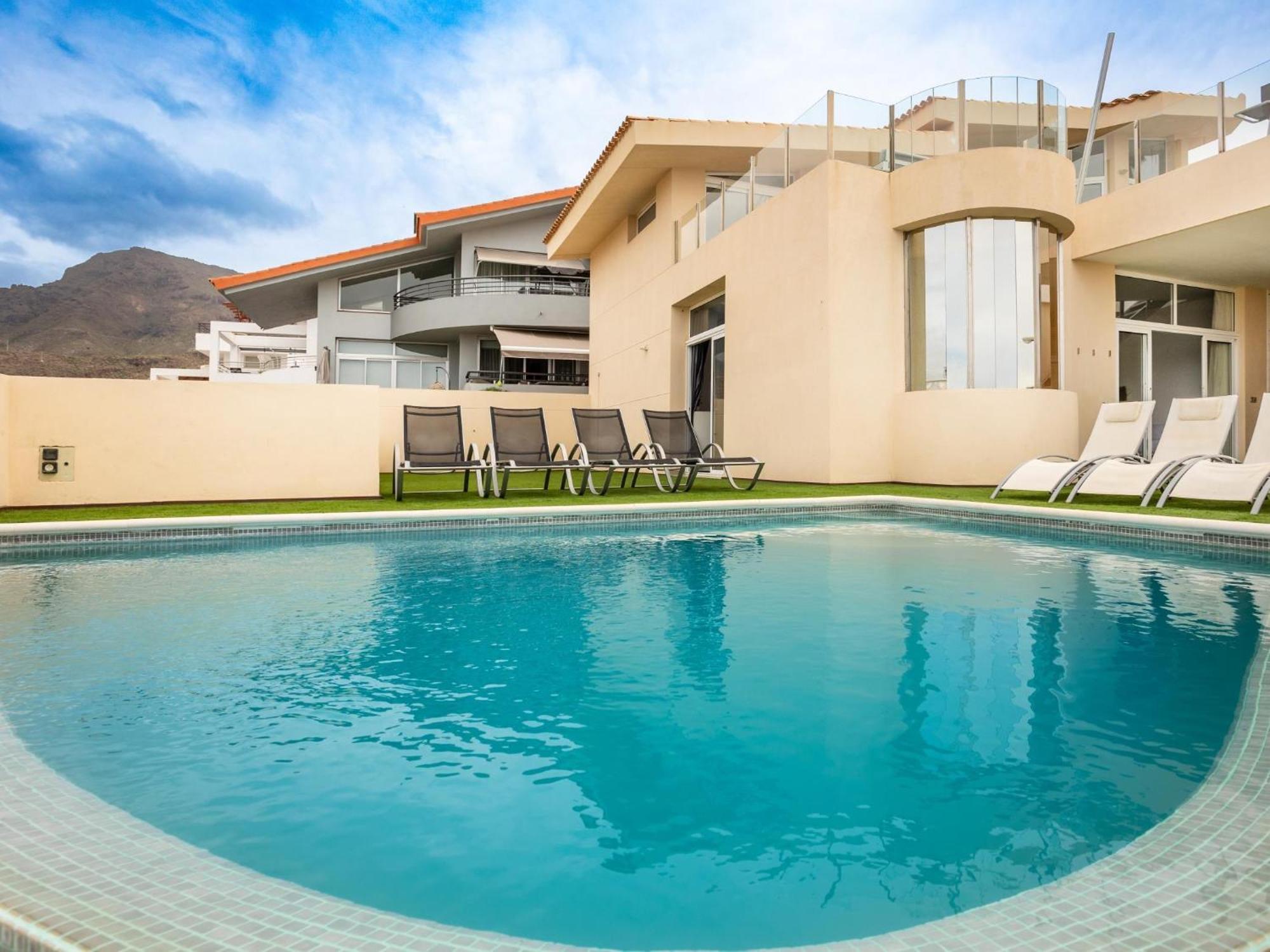 Villa Olbia Charming Dreamview With Jacuzzi 아데제 외부 사진